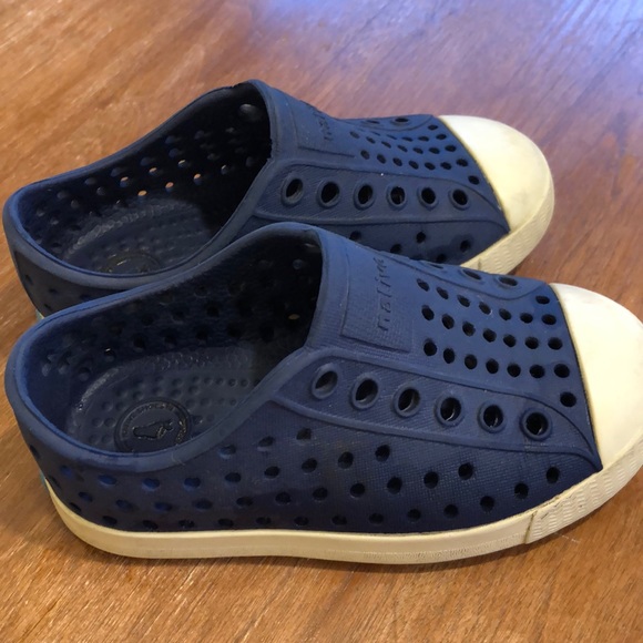 native shoes size c6